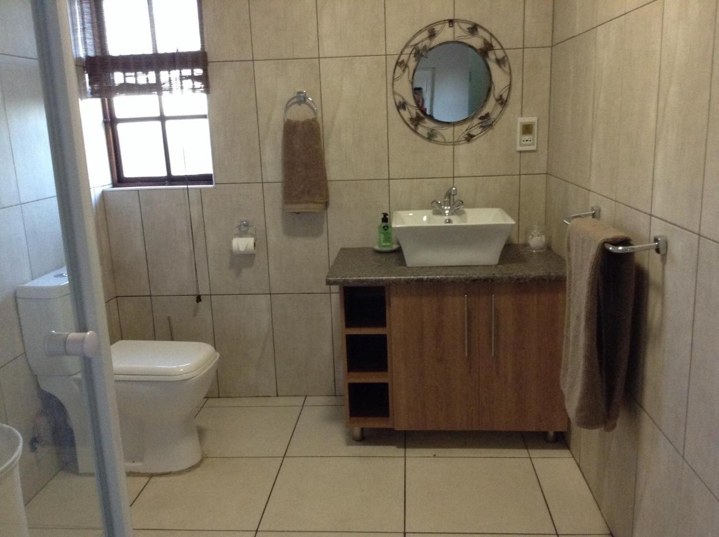 12 On Vaal Drive Guest Lodge