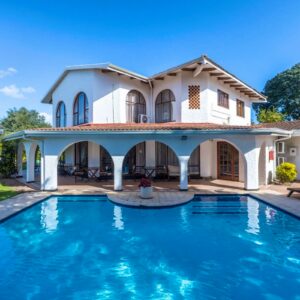 122 on Krantzview previously BizAfrika Guest Lodge — Pinetown, África do Sul