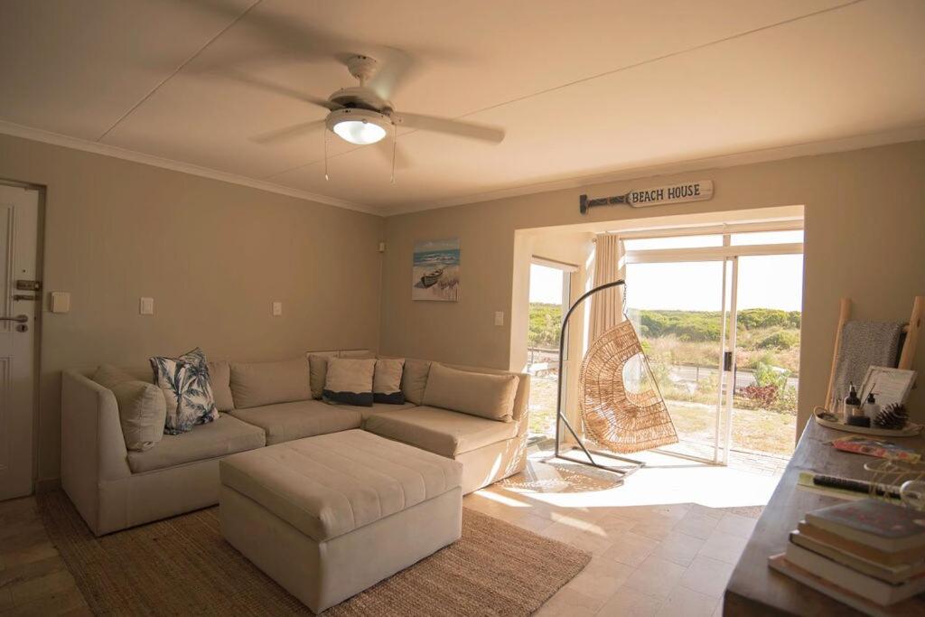 215 Big Bay Beach Apartment, Bloubergstrand