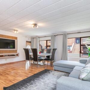 3 bed ground in sandton, Сэндтон