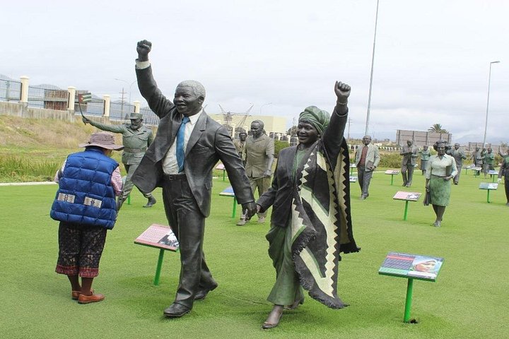 Robben Island, exposição Long March to Freedom e recolha no hotel