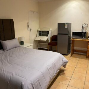Adorable Pool Side Apartment, Bellville