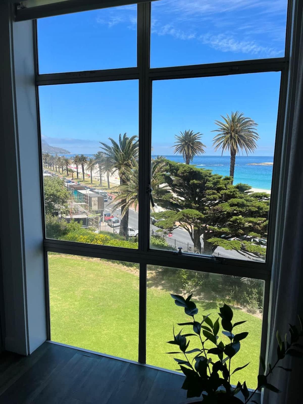 Camps Bay beach front apartment,开普敦