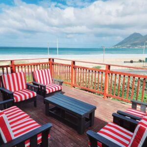 Cheerful seaside 4-bedroom townhouse with parking, Fish Hoek