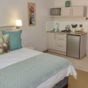 Selbstversorger-Studio mit Doppelbett, Küchenzeile und eigenem Bad, Clarens Retreat