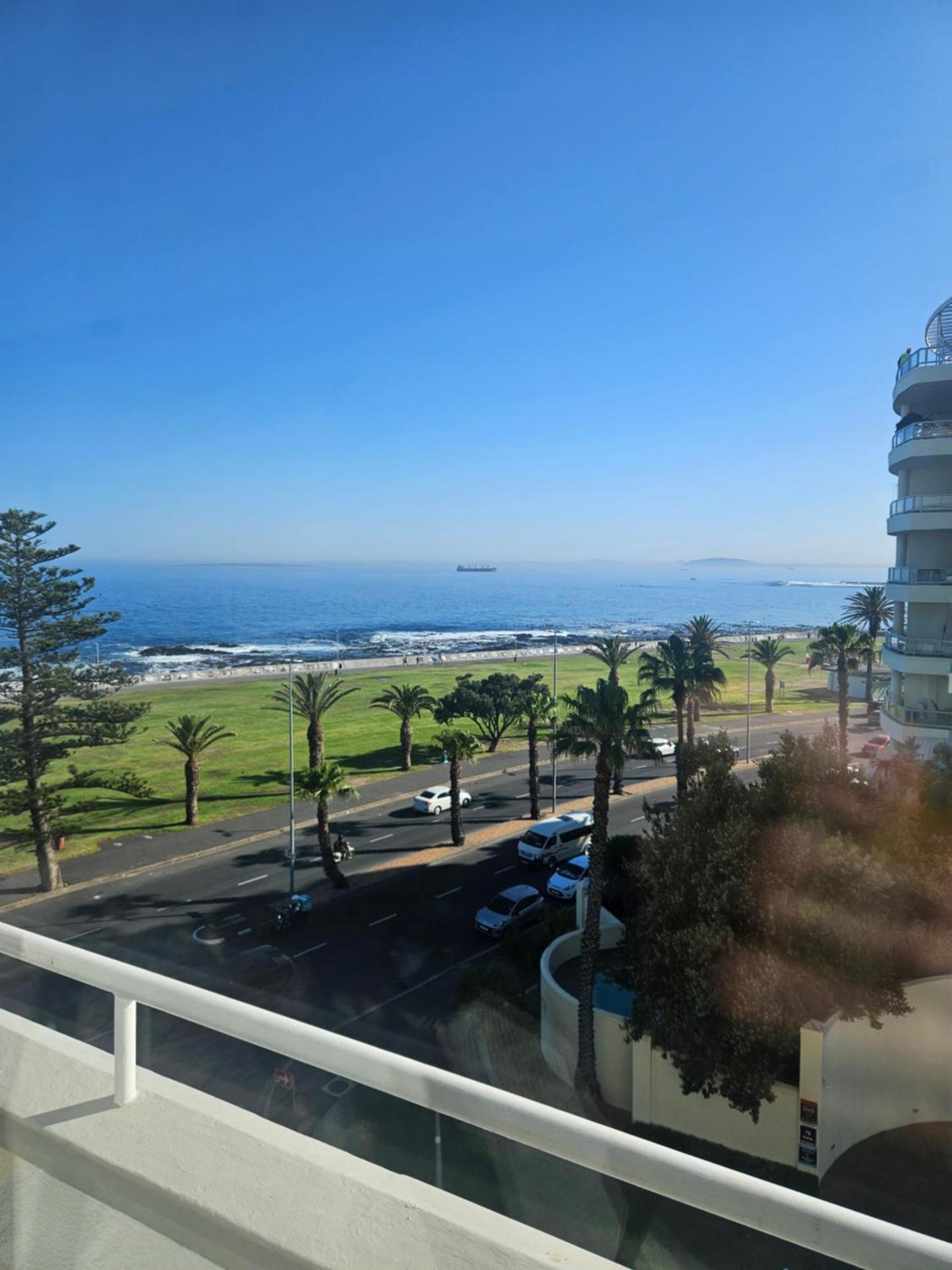 Coastal Sanctuary with Ocean Views-Location Baby, Ciudad del Cabo