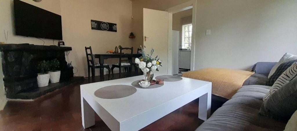 Countryside Getaway - tranquil apartment, Meyerton