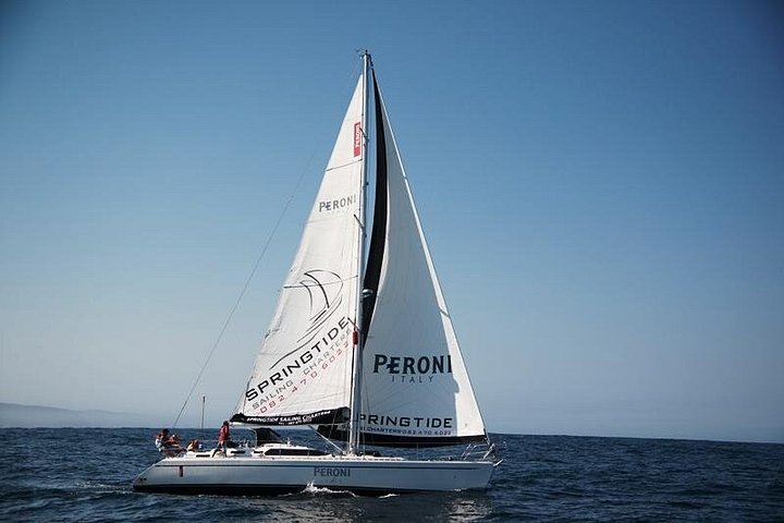 Giornata in barca a vela a Knysna con pranzo, charter di 2,5 ore