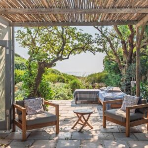 Fabulous Beach House, Коммейки