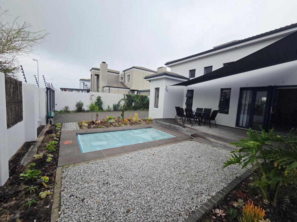 Family Holiday Home, Bloubergstrand