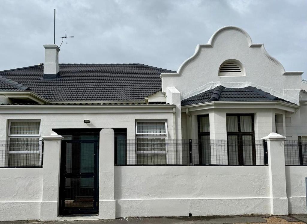 Heritage Cape Dutch charm close to beach, Сомерсет-Уэст