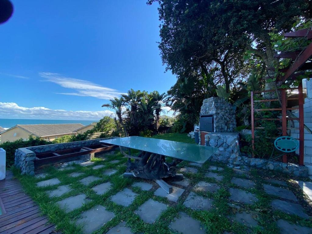Kingfisher Beach house with sea view,Morgan Bay