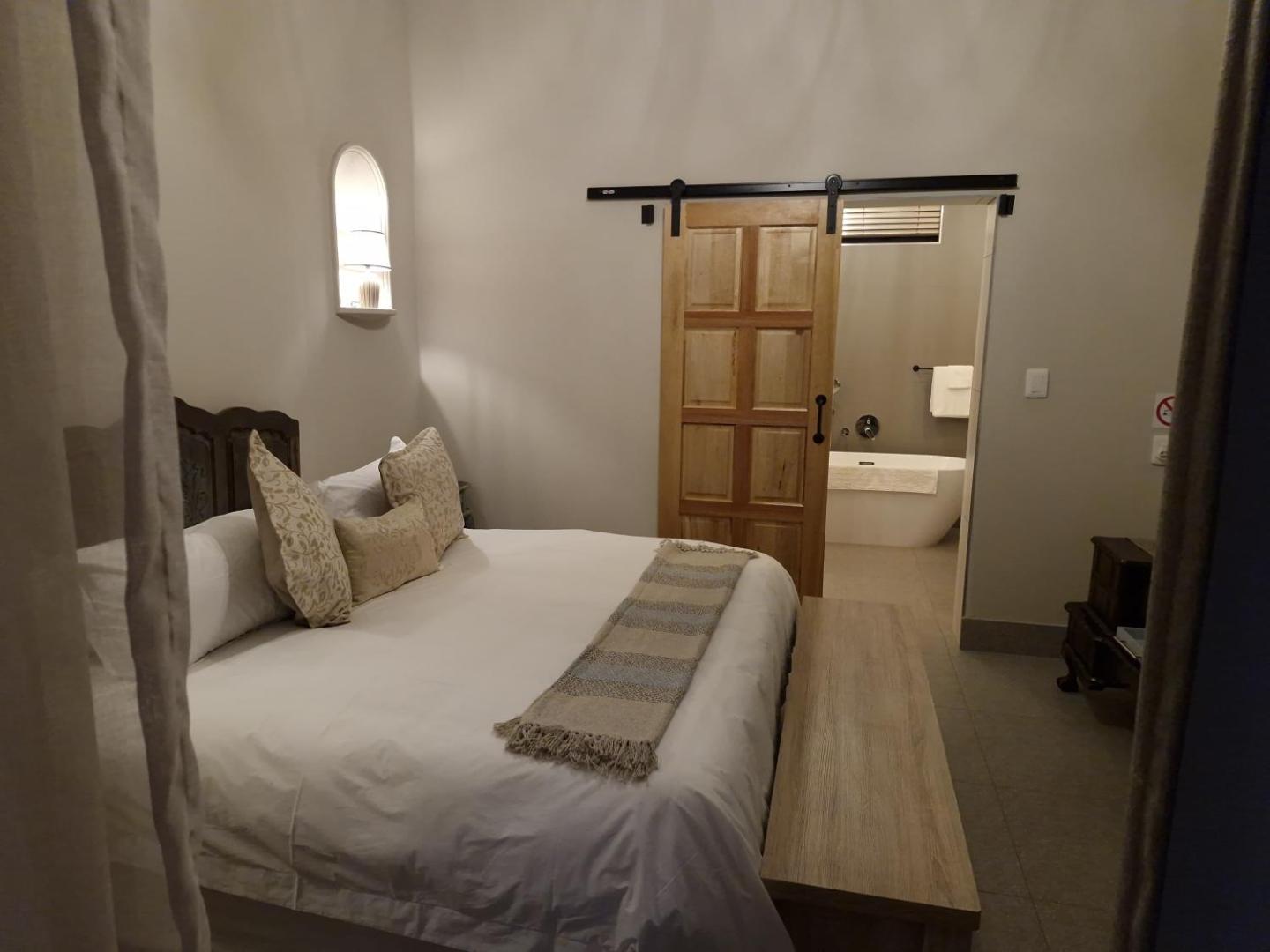 Le Chateau Guest House and Conference Centre