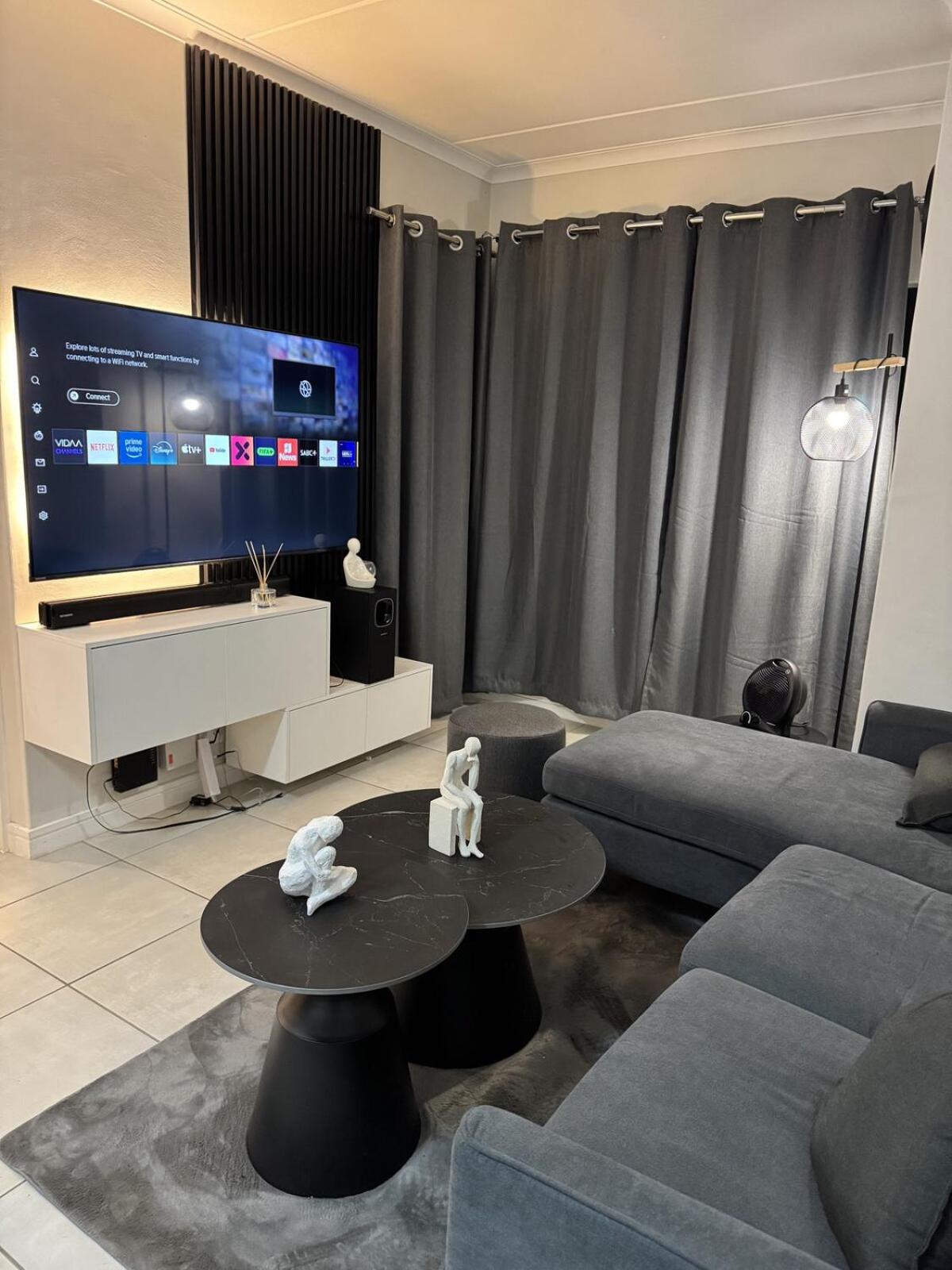 Luxury Lagoon Escape Apartment at The Blyde, Pretória Este