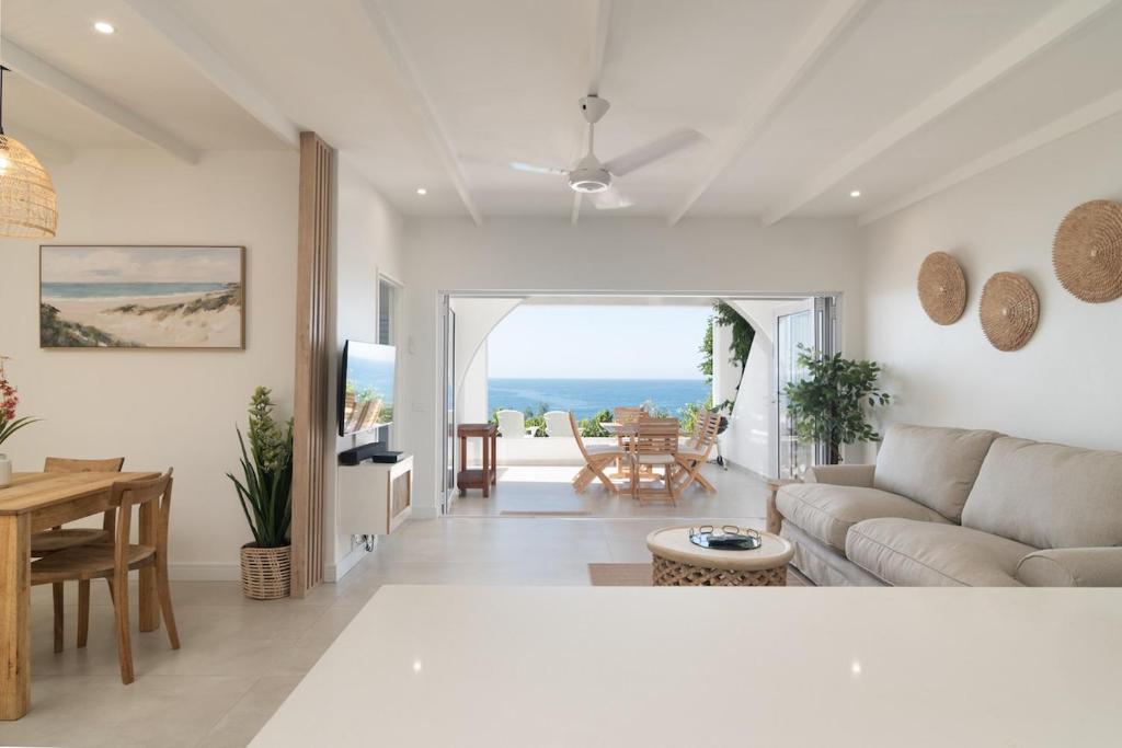 Luxury Sunrise Seaviews at 7 Thira,Ballito