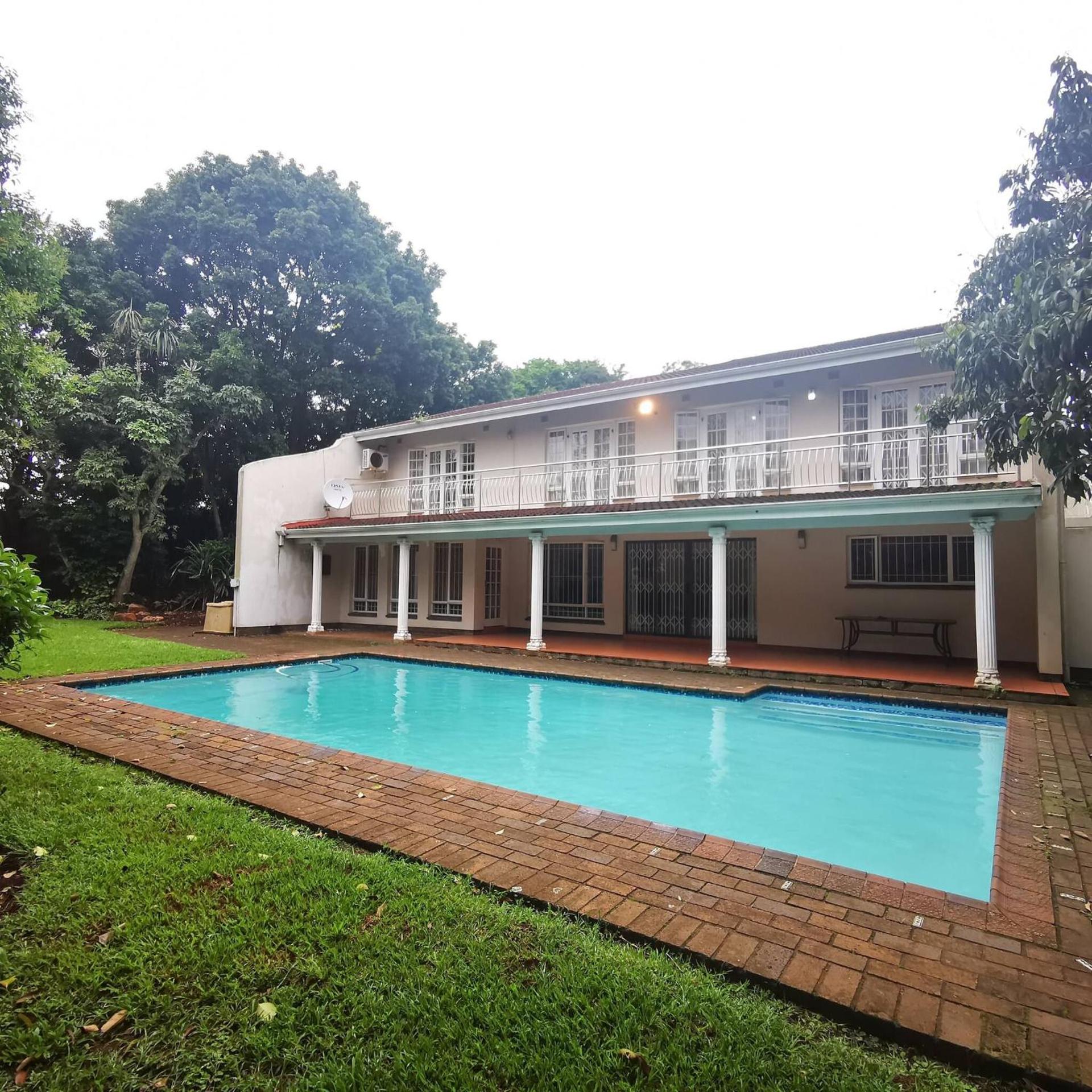 Spacious 4BR Home Pool Balconies Krantzkloof, Пайнтаун