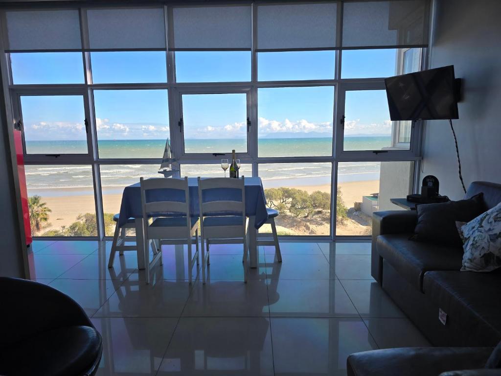Strand Seaview Studio St Tropez 503, Сомерсет-Уэст