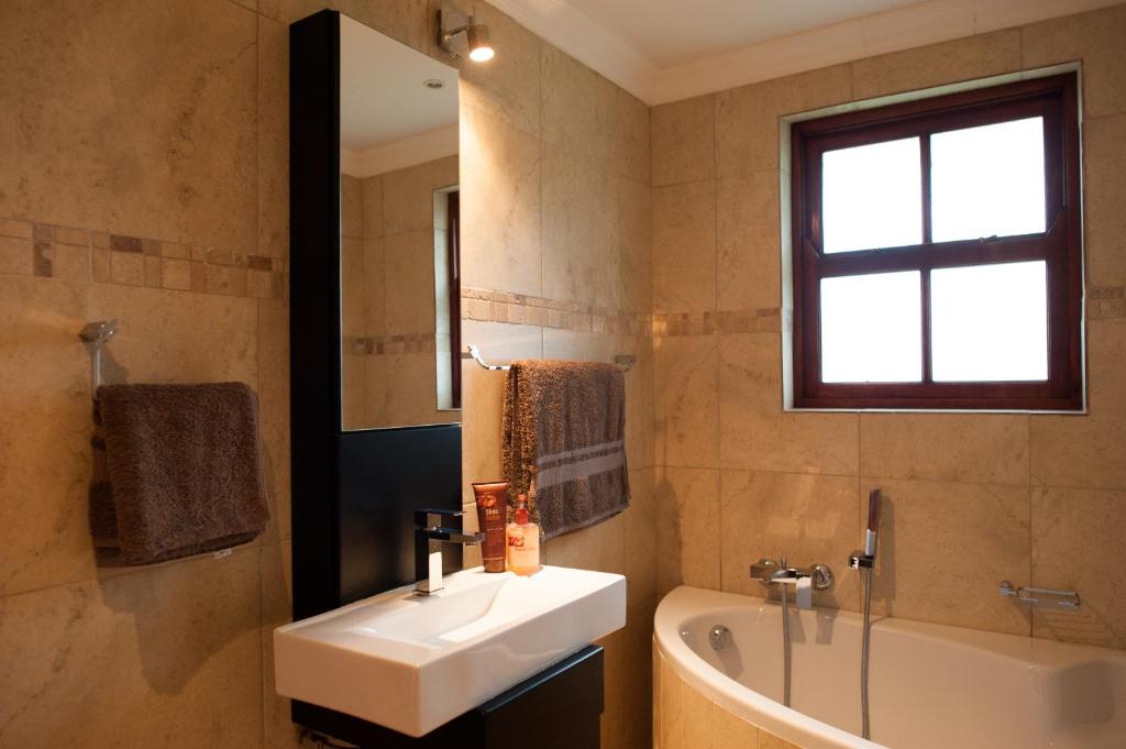 Strawberry Fields Country Manor Guest House, Fourways