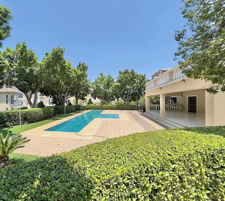 Stylish 2-Bedroom Retreat in Carlswald, Midrand