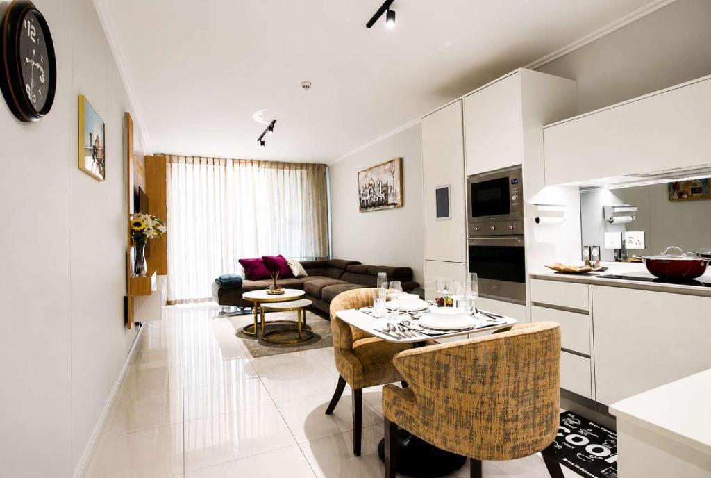 The Signature Luxury Stay, Мидранд