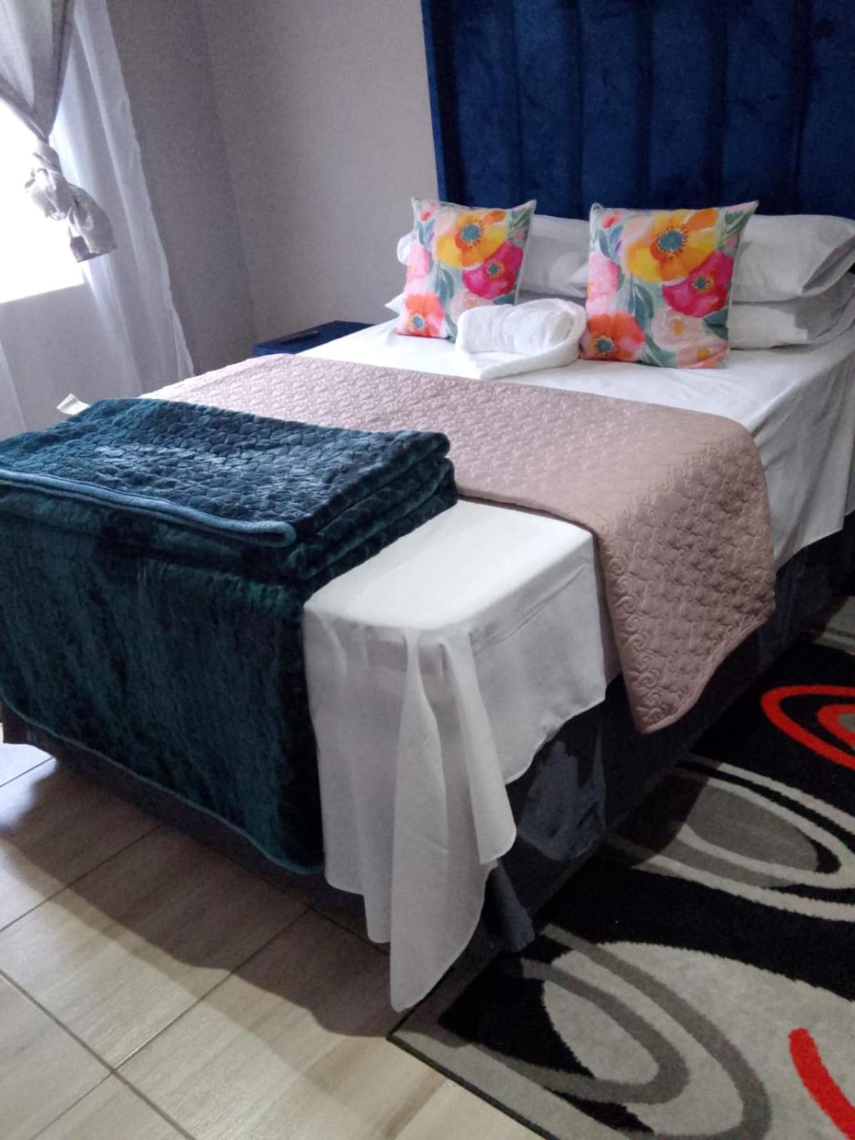Tourist Guest House Accommodation, Махикенг